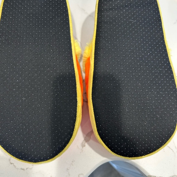 Lot of Frosted Flakes Tony Tiger and Chester Cheetah Cheetos Slippers M L - Picture 4 of 4